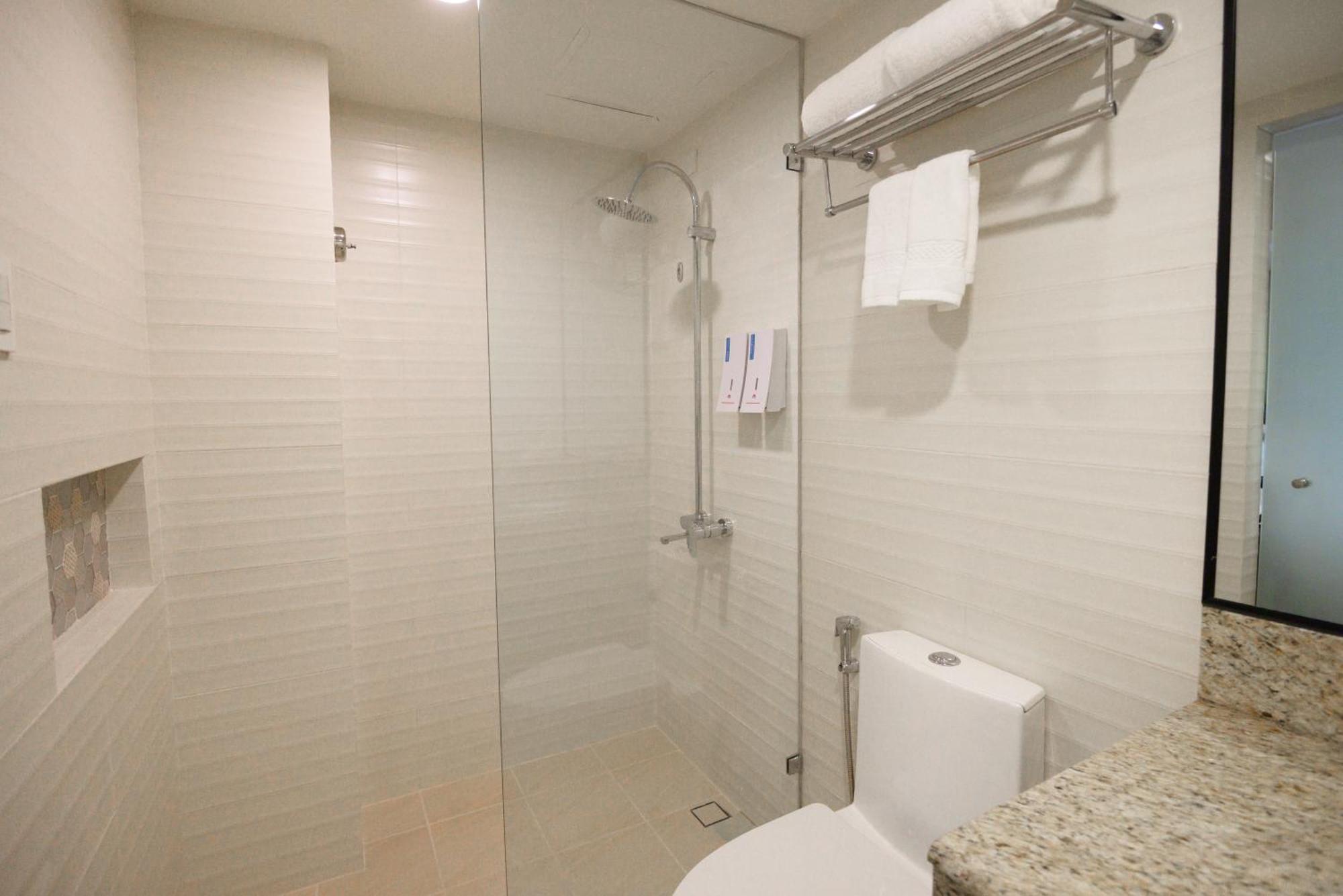 Surestay Plus By Best Western Cebu City Bagian luar foto